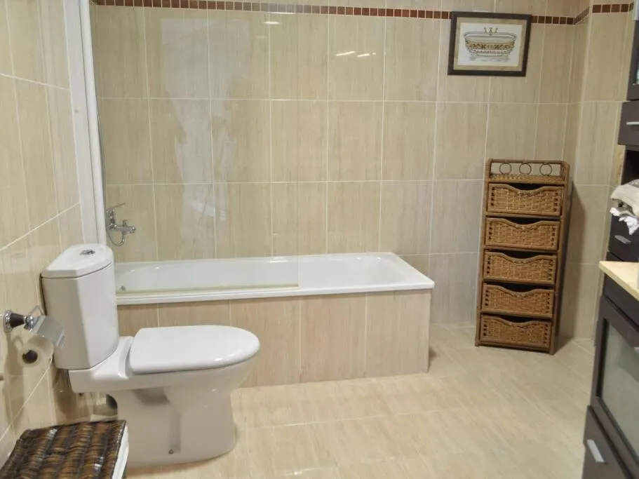 Baño completo con bañera