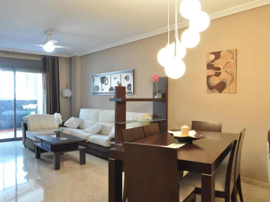 Salón-comedor luminoso del Apartamento Burriana