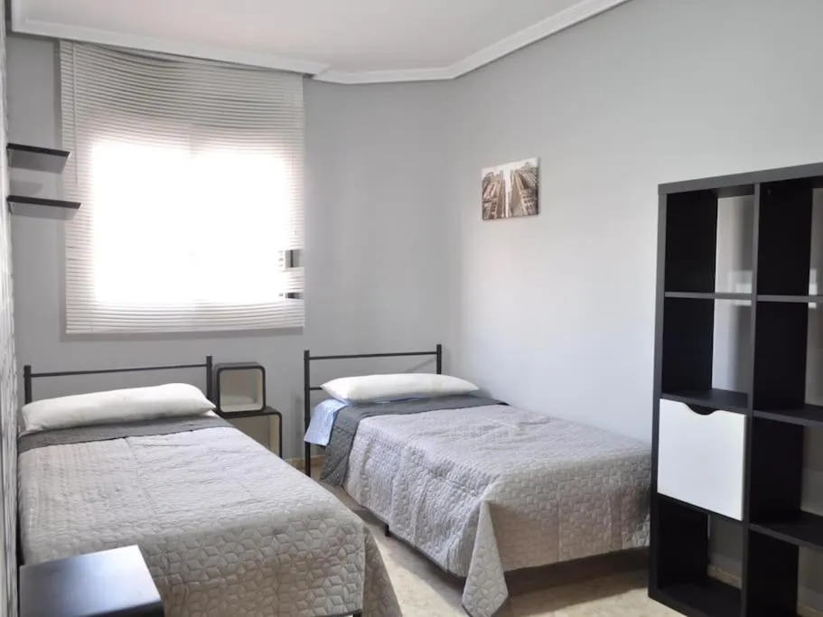Segundo dormitorio con dos camas individuales