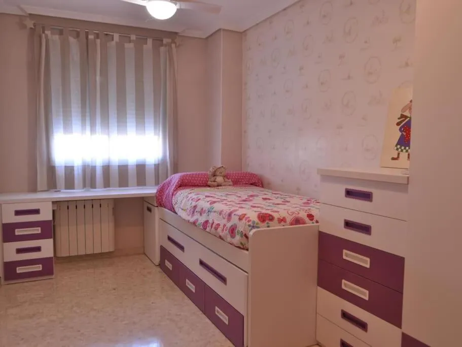 Tercer dormitorio con cama nido, ideal para niños